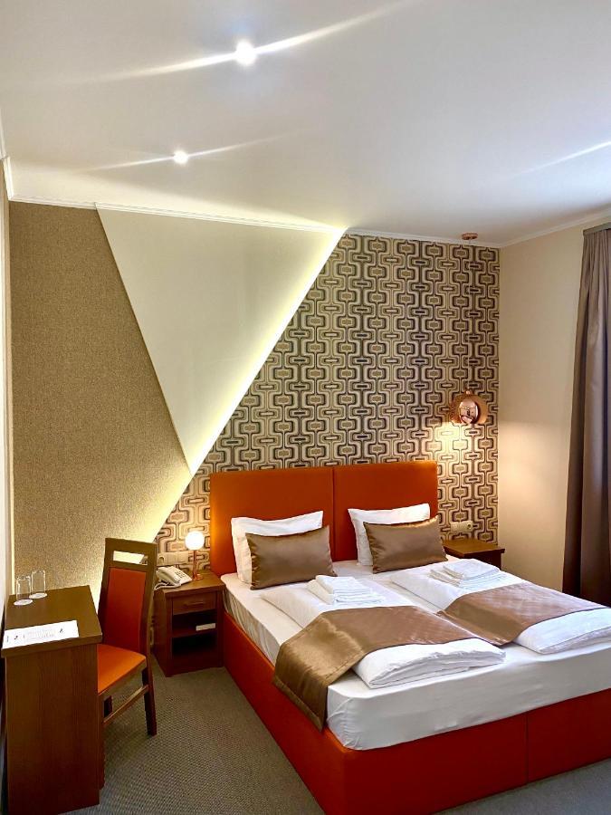Borostyan Panzio Hotel Kaposvar Bagian luar foto