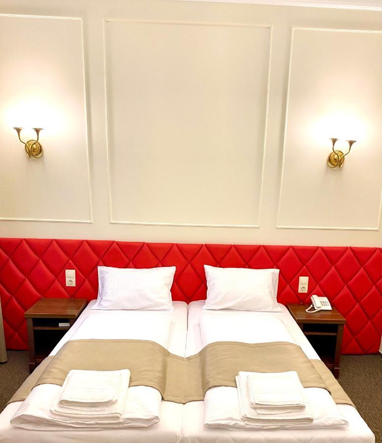 Borostyan Panzio Hotel Kaposvar Bagian luar foto