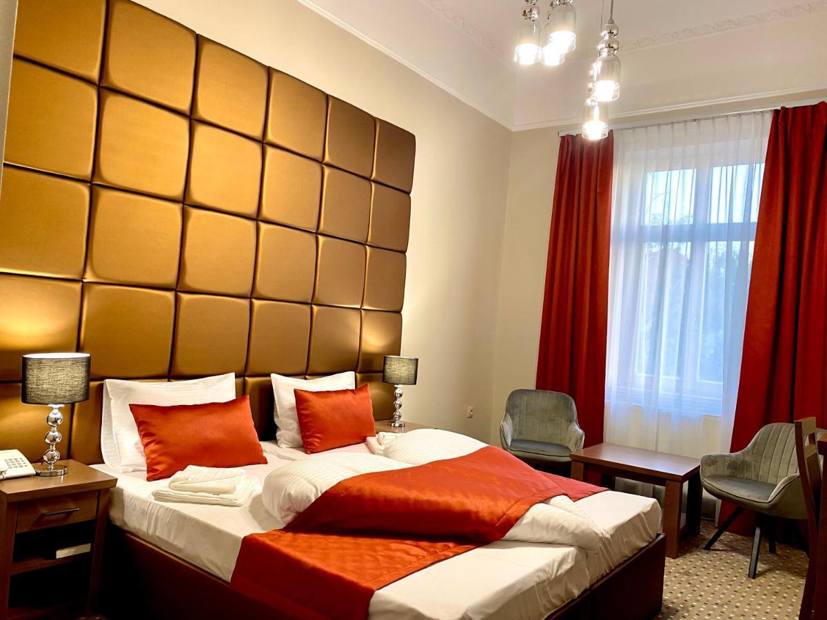 Borostyan Panzio Hotel Kaposvar Bagian luar foto