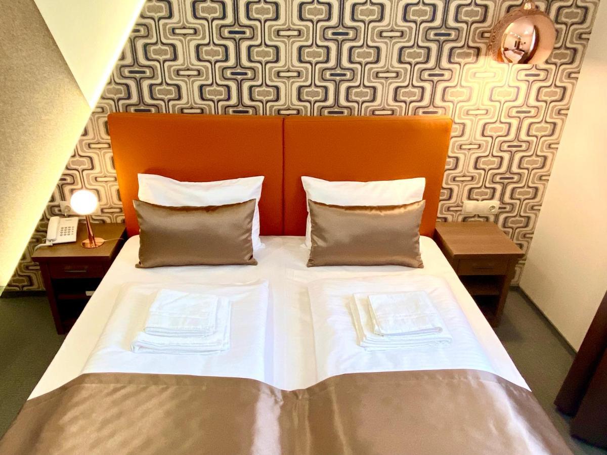 Borostyan Panzio Hotel Kaposvar Bagian luar foto