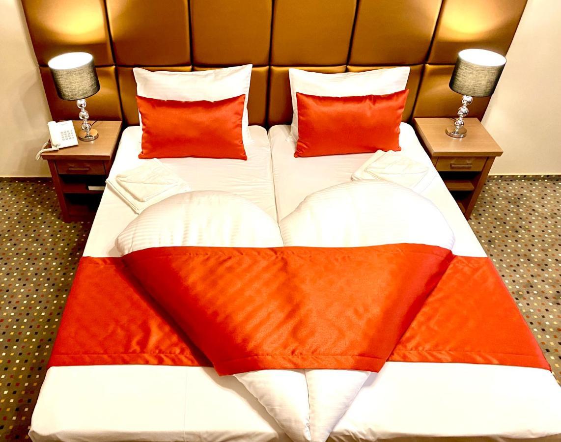 Borostyan Panzio Hotel Kaposvar Bagian luar foto