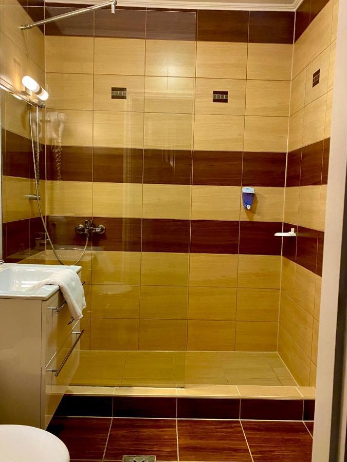 Borostyan Panzio Hotel Kaposvar Bagian luar foto