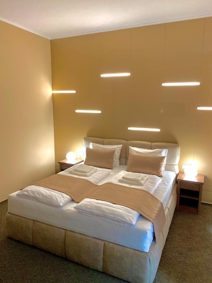 Borostyan Panzio Hotel Kaposvar Bagian luar foto