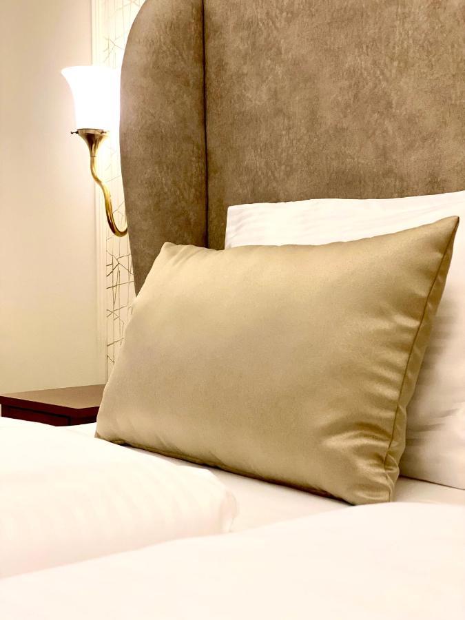 Borostyan Panzio Hotel Kaposvar Bagian luar foto