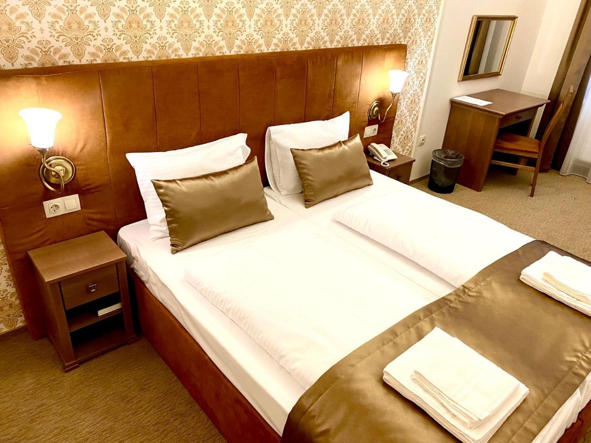 Borostyan Panzio Hotel Kaposvar Bagian luar foto