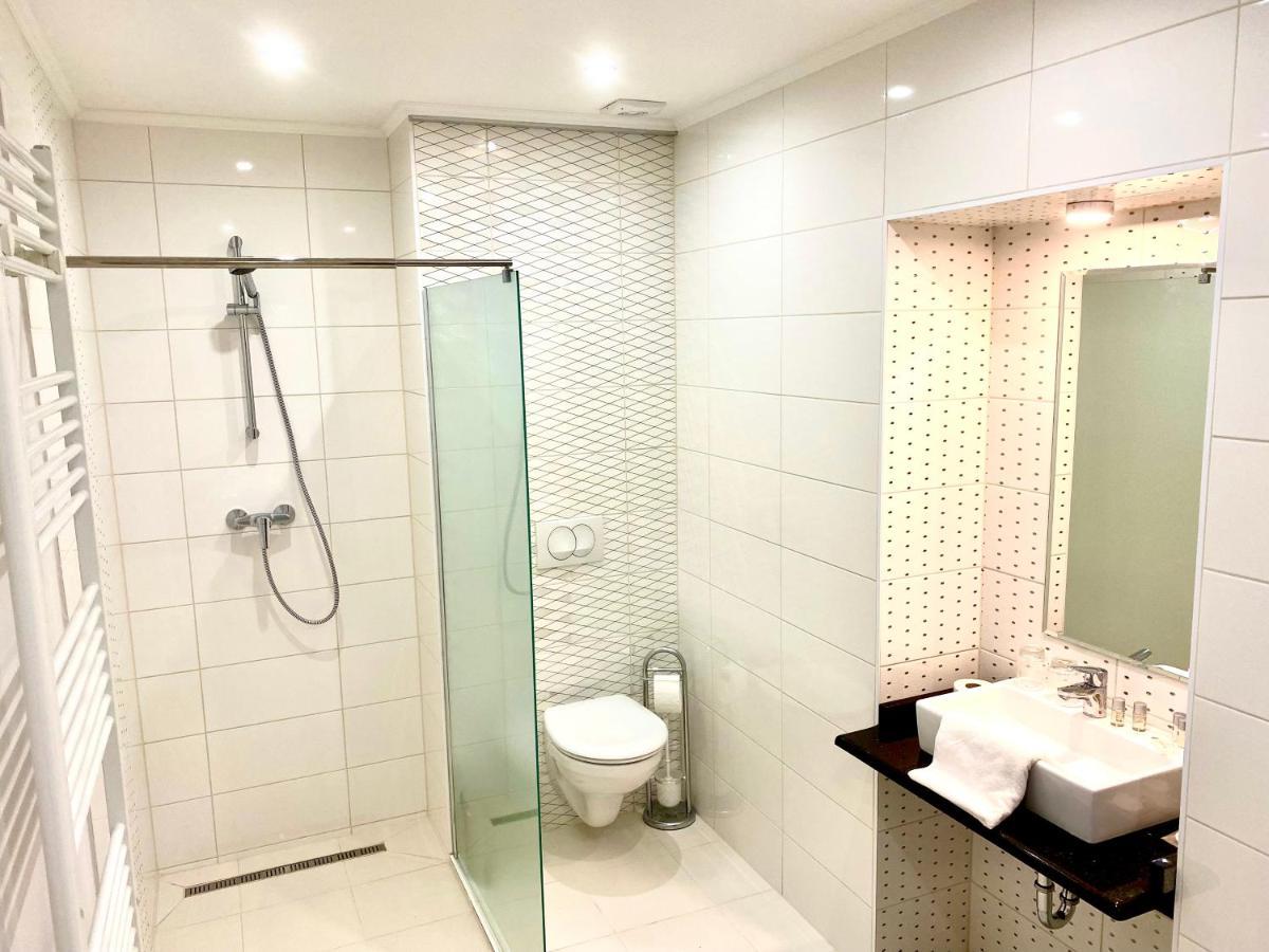 Borostyan Panzio Hotel Kaposvar Bagian luar foto