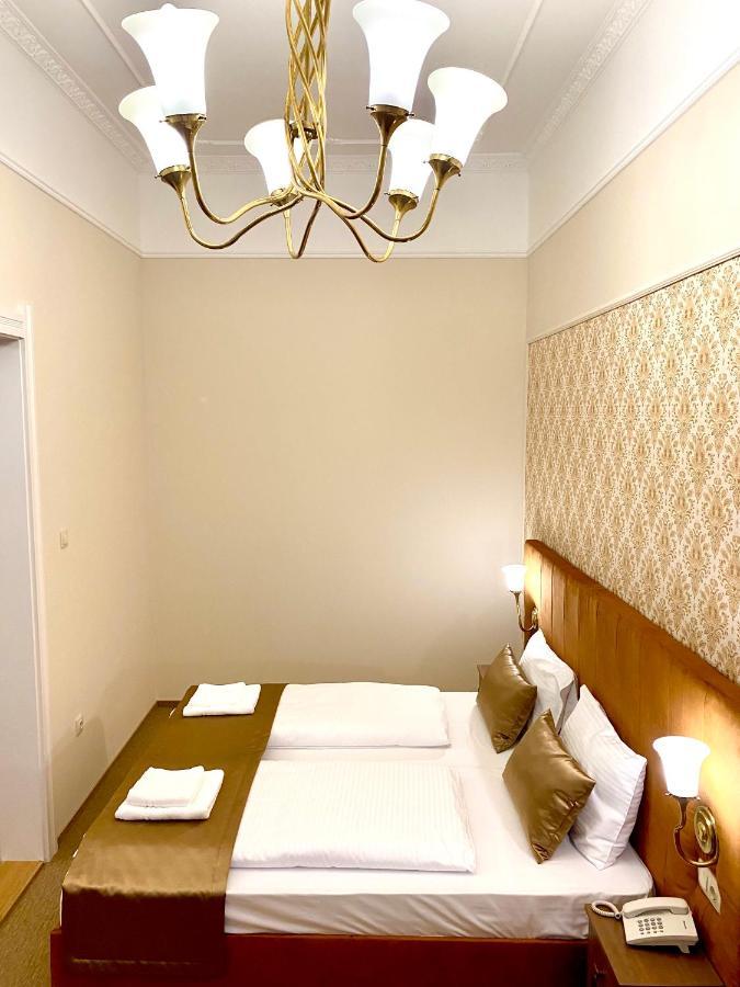 Borostyan Panzio Hotel Kaposvar Bagian luar foto